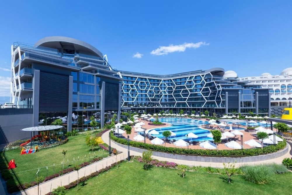 Bosphorus Sorgun Hotel - All Inclusive — Hotel building in Side