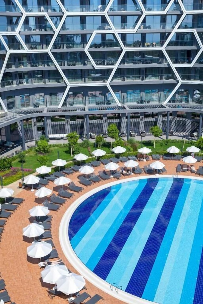 Bosphorus Sorgun Hotel - All Inclusive — Swimming pool in Side
