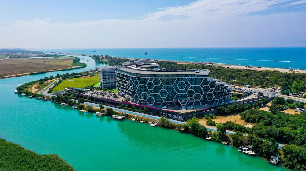 Bosphorus Sorgun Hotel - All Inclusive — Hotel building in Side
