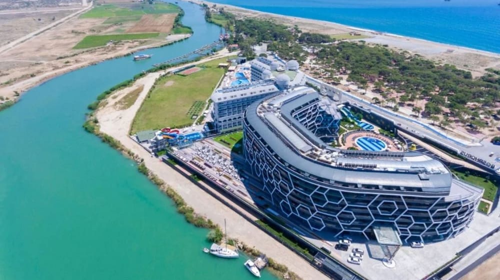 Bosphorus Sorgun Hotel - All Inclusive — Hotel building in Side