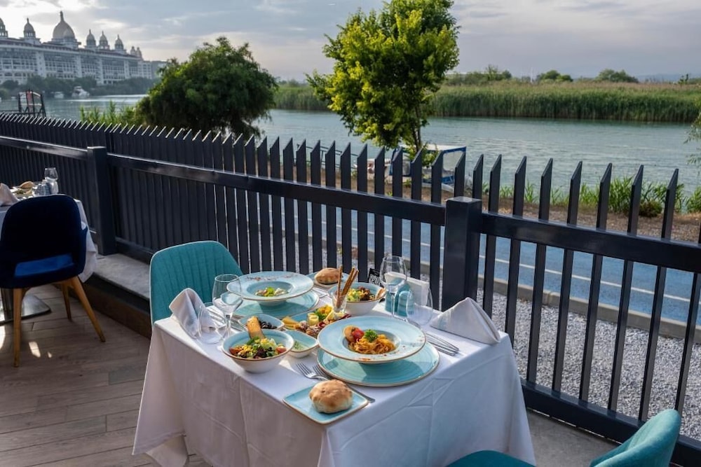 Bosphorus Sorgun Hotel - All Inclusive — Restaurant & bars in Side