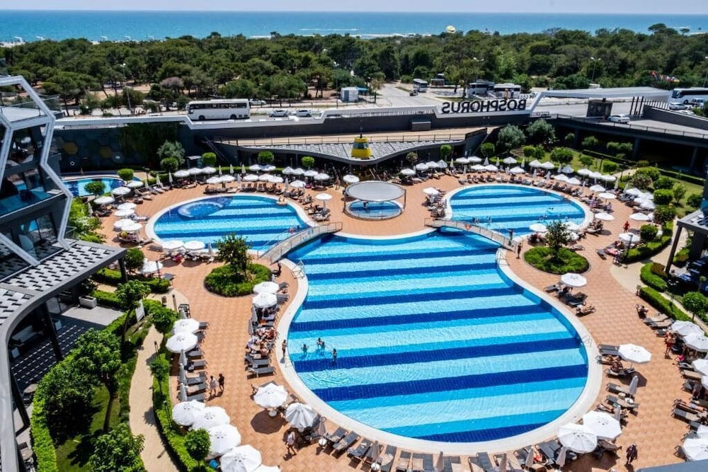 Bosphorus Sorgun Hotel - All Inclusive — Swimming pool in Side
